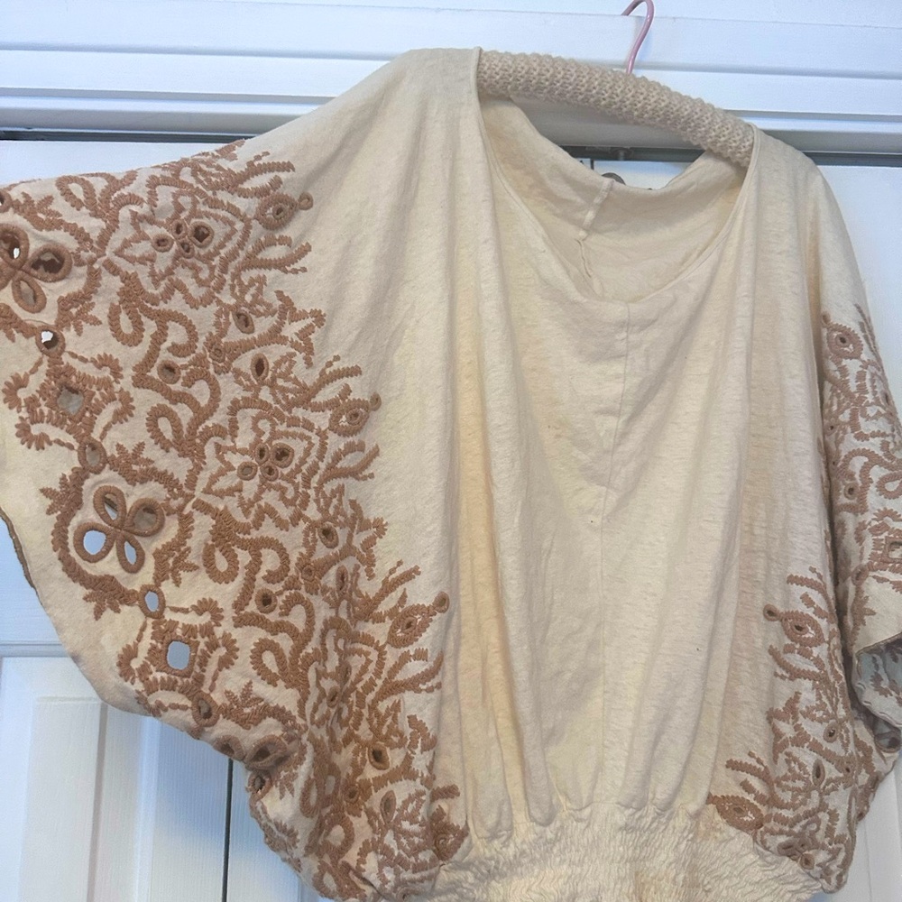 Embroidered bat win top size s